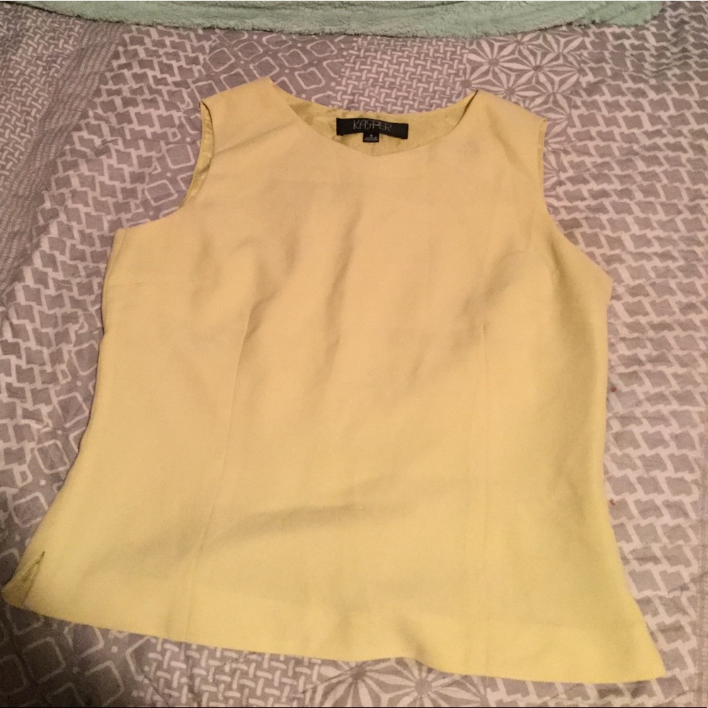 Kasper: sleeveless yellow top